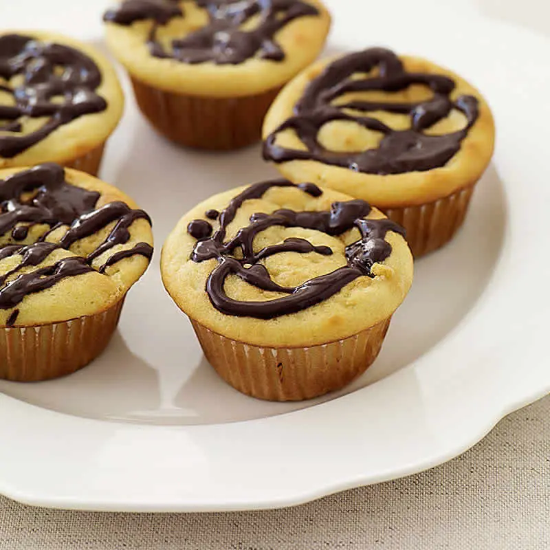 Cupcakes à la vanille arrosés de chocolat