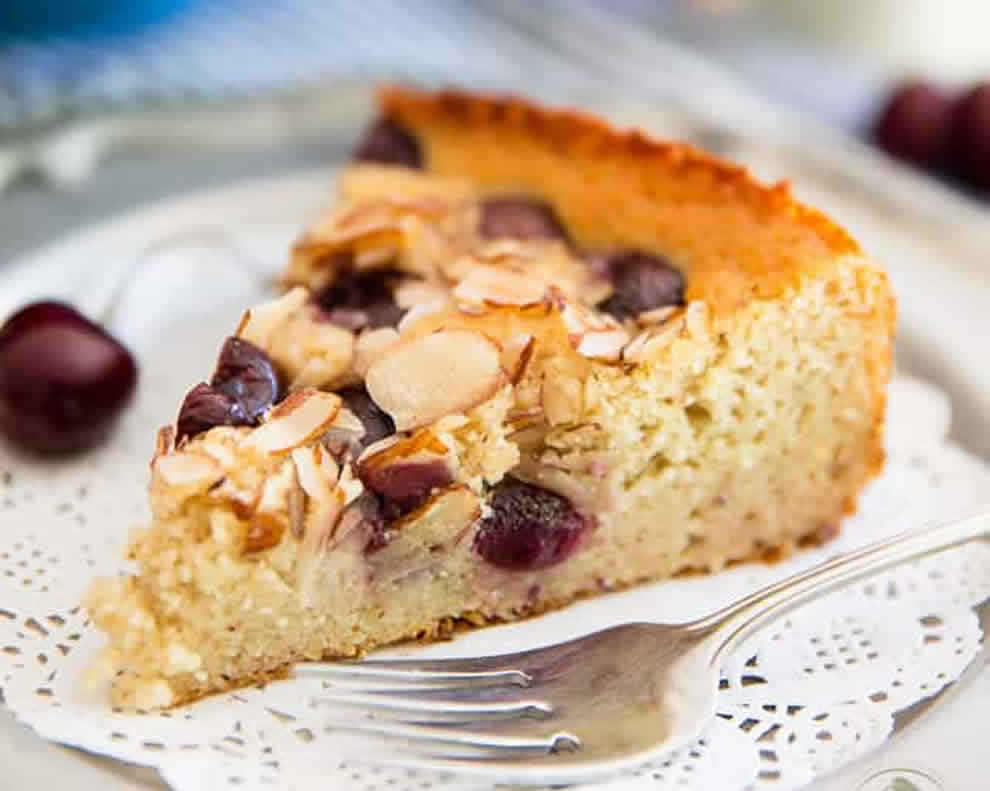 Gâteau aux amandes et cerises