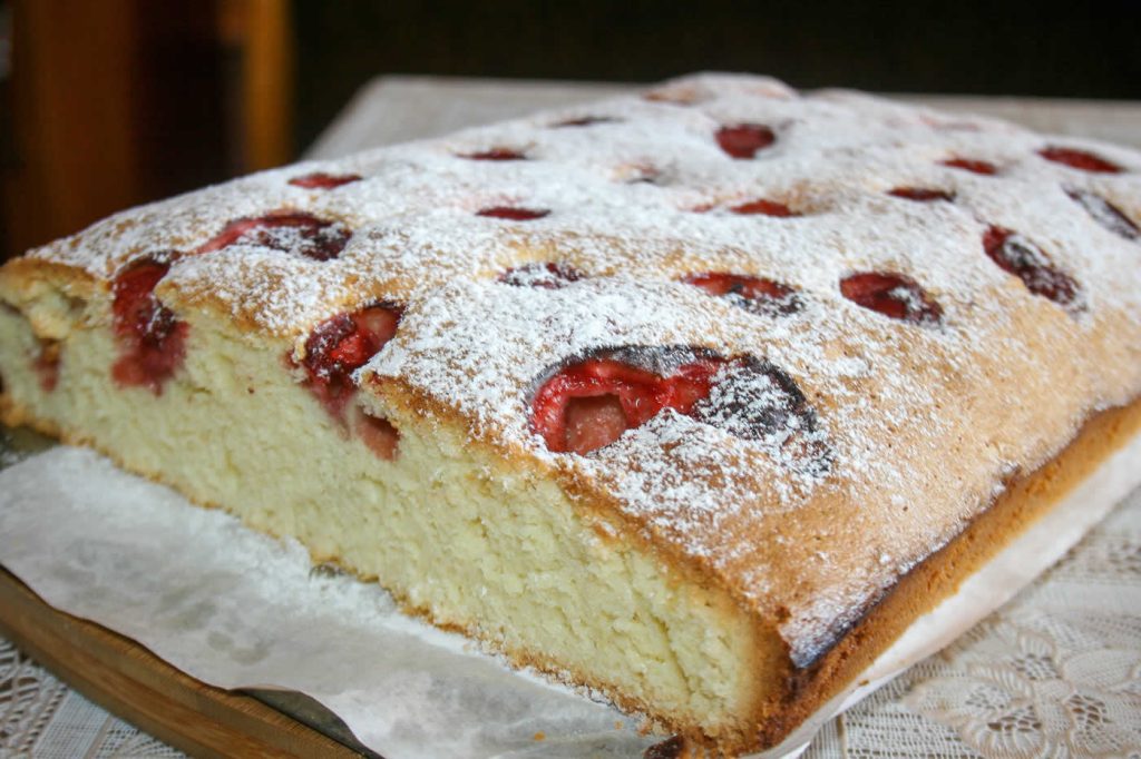 Gâteau moelleux à la vanille et fraises