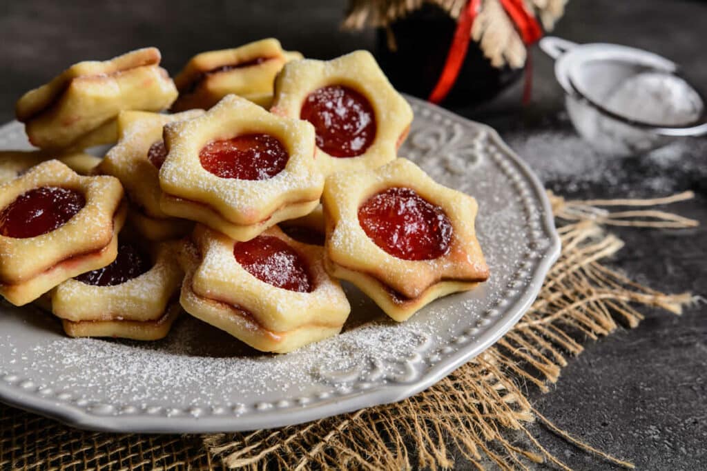 Biscuits de Noël fourrés à la fraise