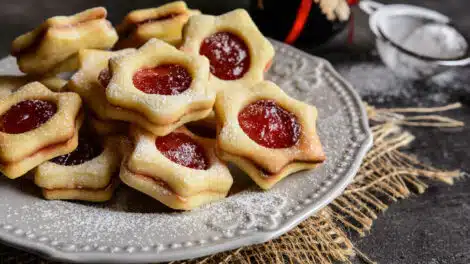 Biscuits de Noël fourrés à la fraise