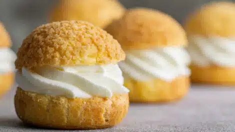 Choux à la crème chantilly