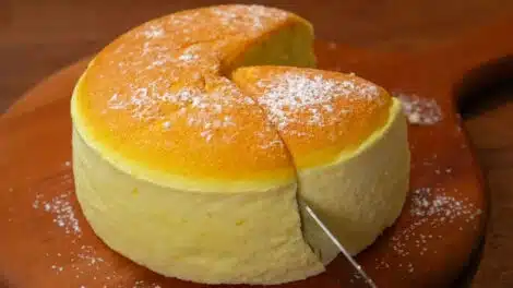 Le gâteau super moelleux au yaourt et aux œufs