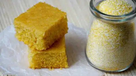 Gâteau moelleux au yaourt sans farine