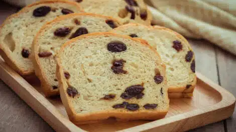 Gâteau yaourt et raisins secs