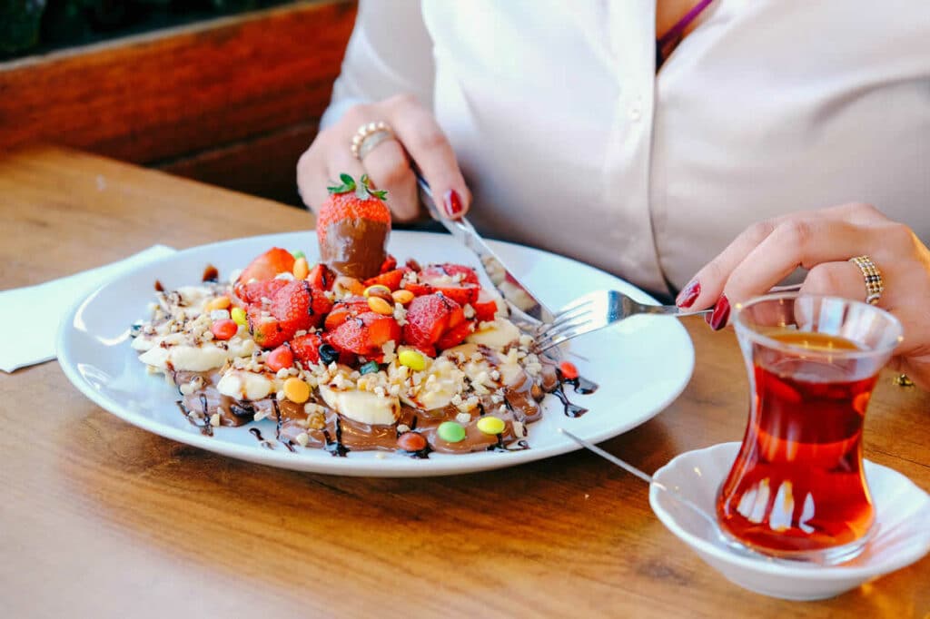 Gaufres à la sauce chocolat et fruits