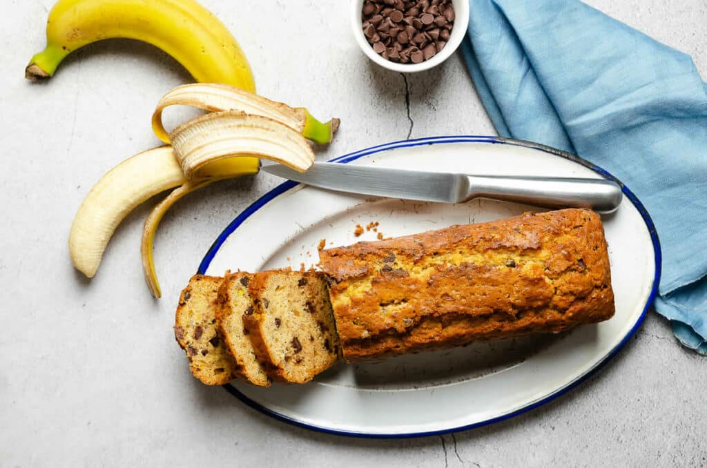 Un cake à la banane et au chocolat