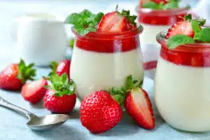 Panna cotta fraises à la vanille