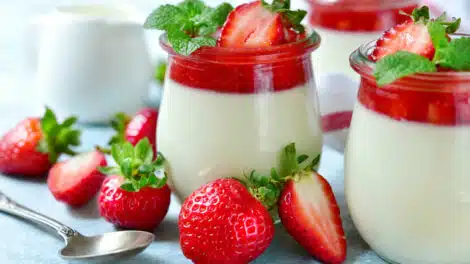 Panna cotta fraises à la vanille