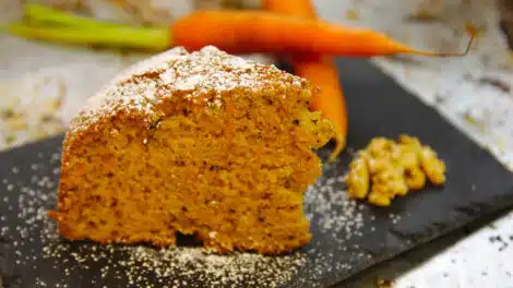 Gâteau moelleux aux carottes et noix