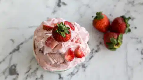 Glace aux fraises avec et sans sorbetière