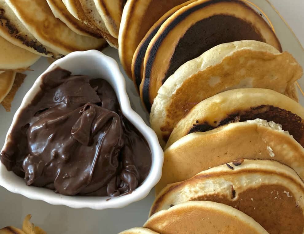 Pancakes à la vanille avec pâte à tartiner