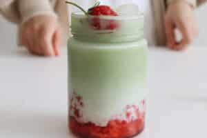 Smoothie dessert au fraise et avocat