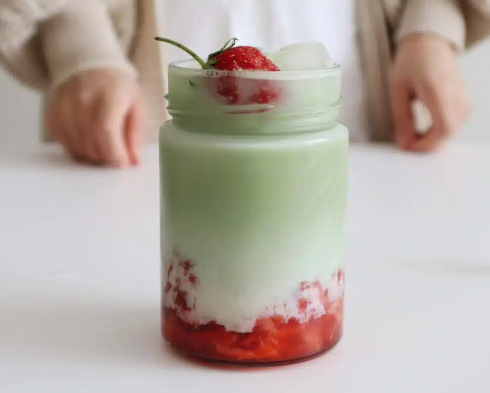 Smoothie dessert au fraise et avocat