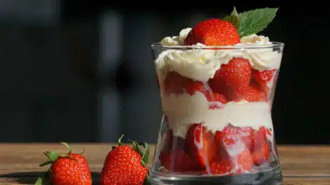 Tiramisu fraises à la crème diplomate