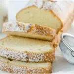 Gâteau moelleux et gonflé à la vanille